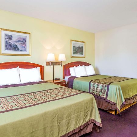 Super 8 By Wyndham Bakersfield/Central Dış mekan fotoğraf
