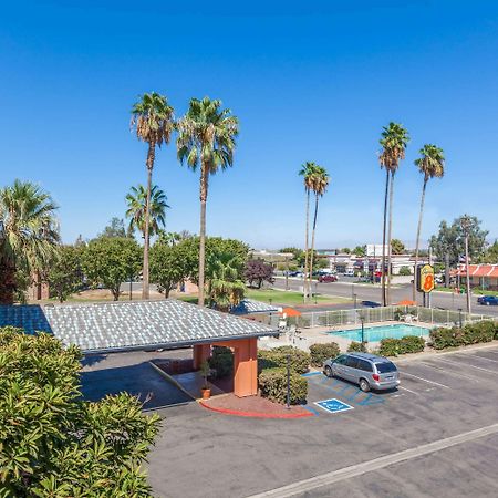 Super 8 By Wyndham Bakersfield/Central Dış mekan fotoğraf