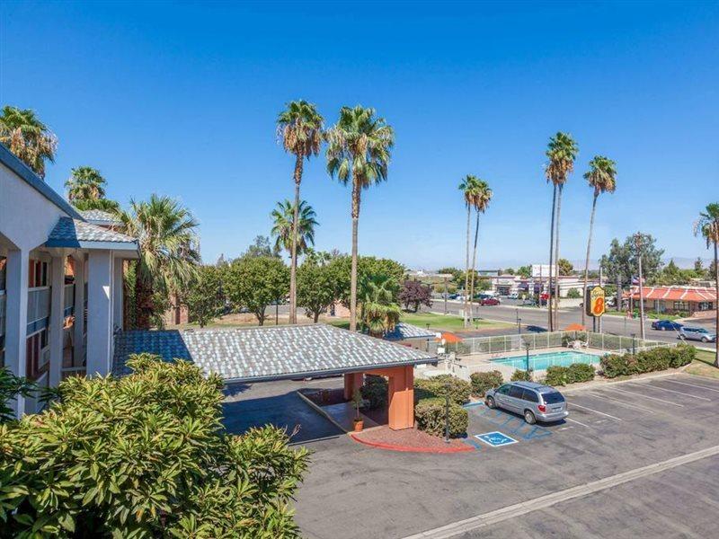 Super 8 By Wyndham Bakersfield/Central Dış mekan fotoğraf