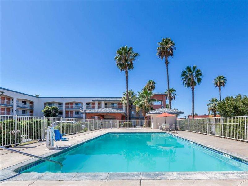 Super 8 By Wyndham Bakersfield/Central Dış mekan fotoğraf