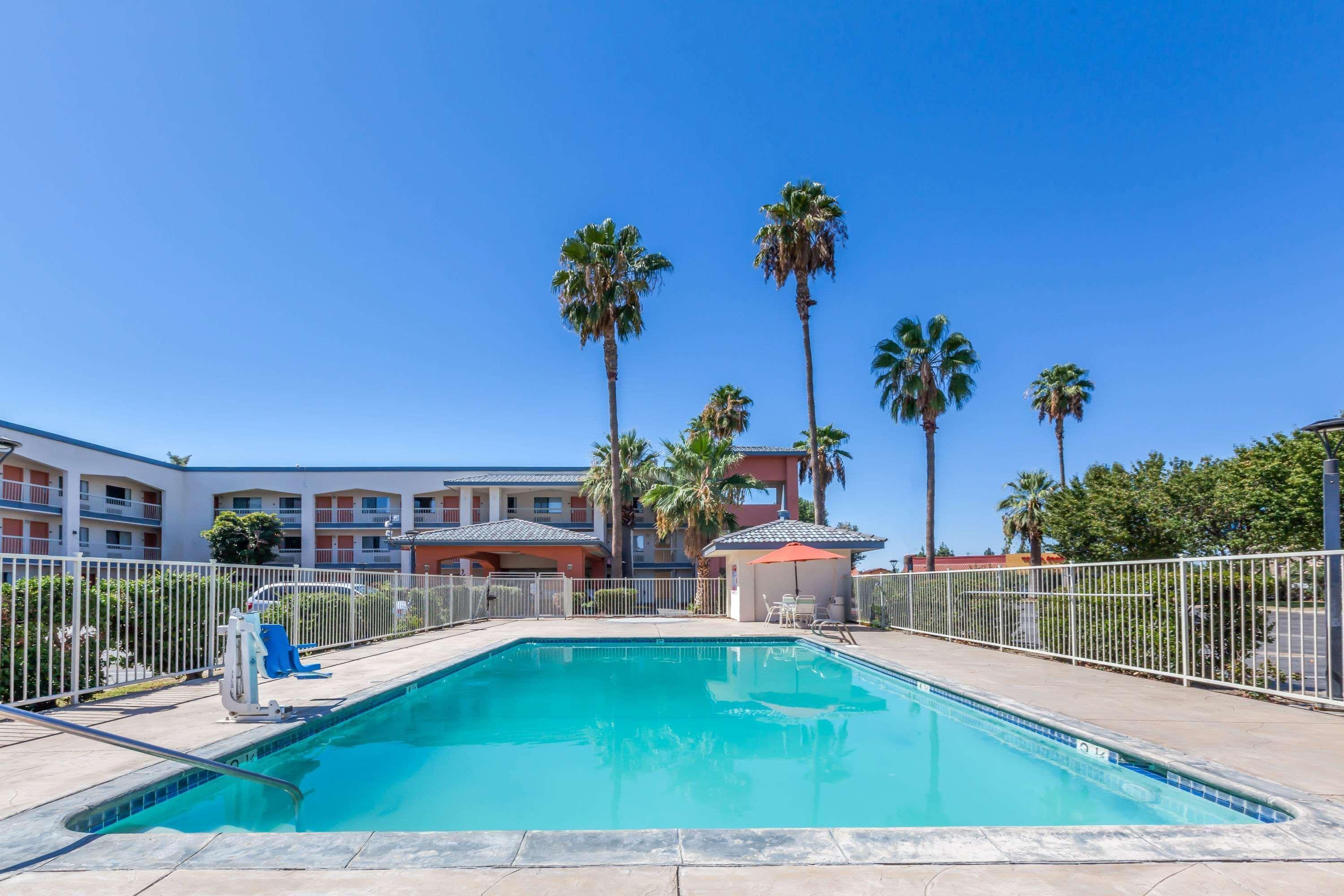 Super 8 By Wyndham Bakersfield/Central Dış mekan fotoğraf