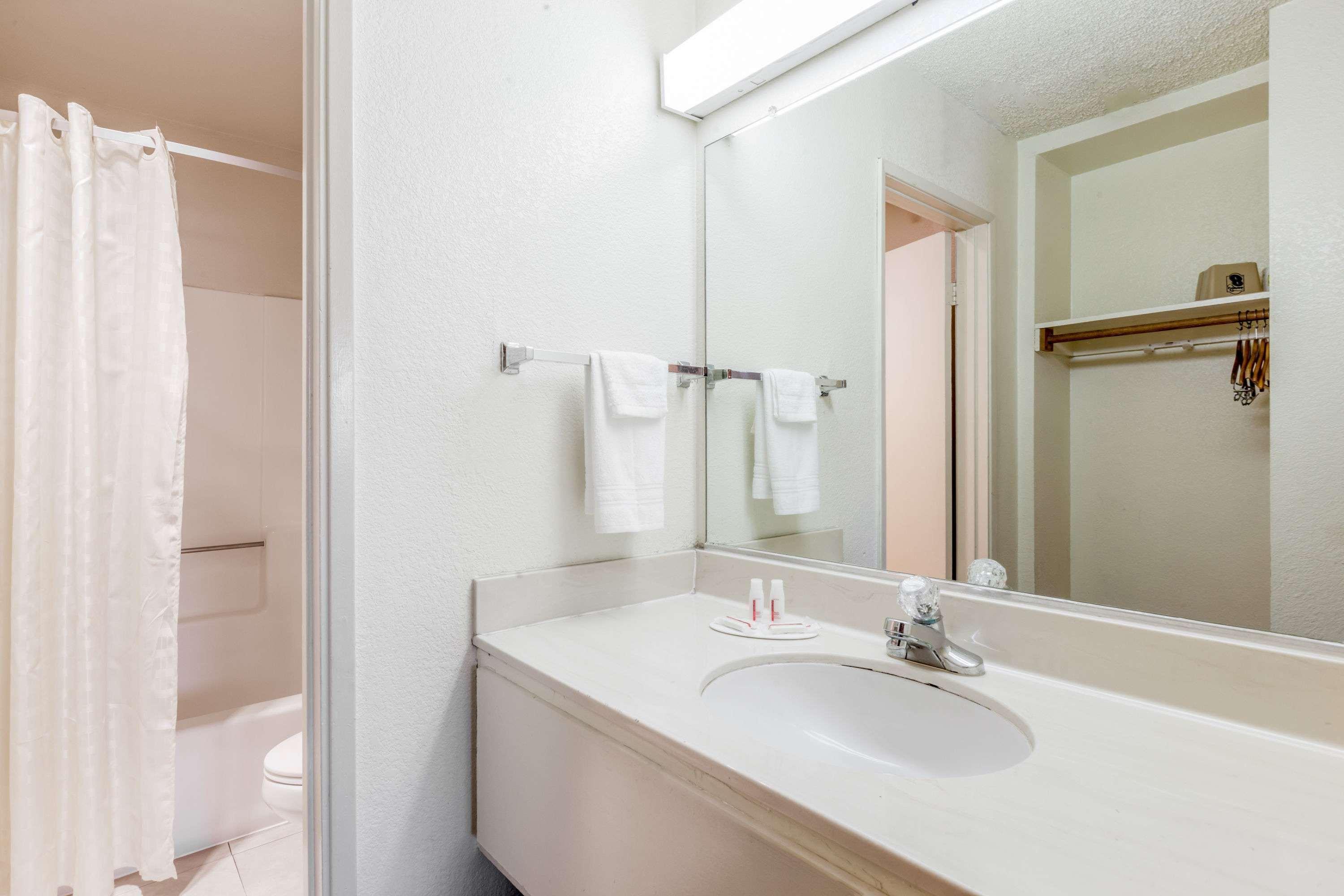 Super 8 By Wyndham Bakersfield/Central Dış mekan fotoğraf