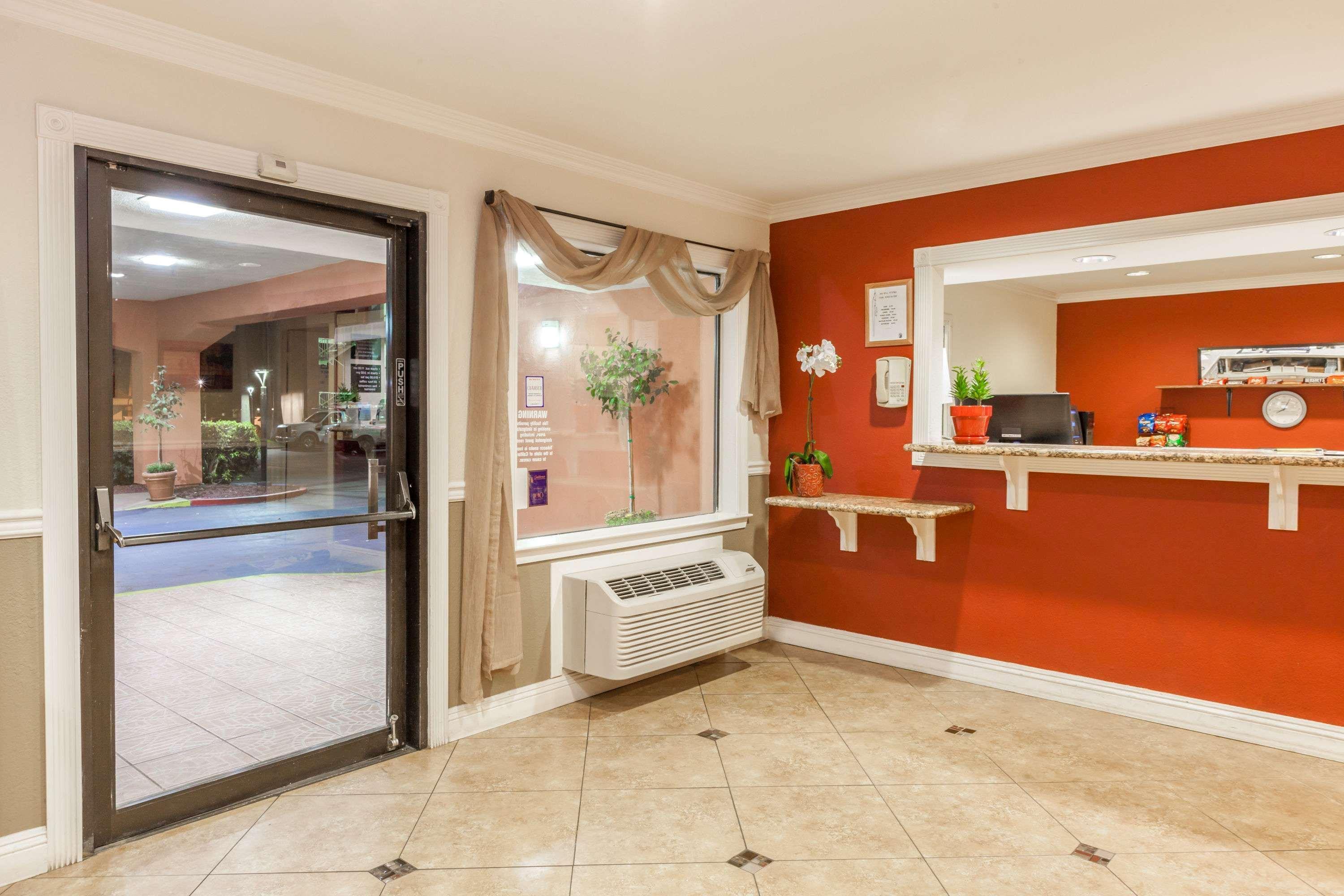 Super 8 By Wyndham Bakersfield/Central Dış mekan fotoğraf