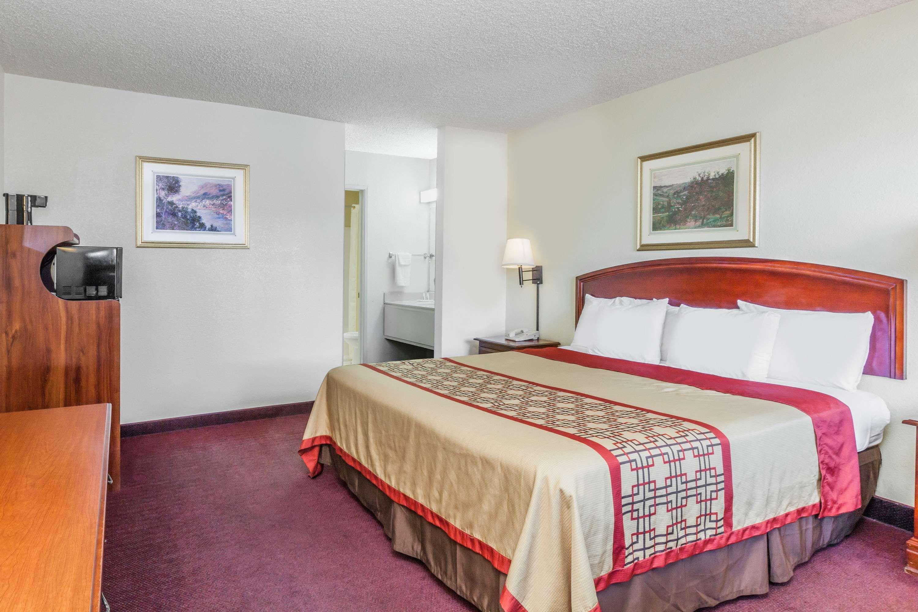 Super 8 By Wyndham Bakersfield/Central Dış mekan fotoğraf