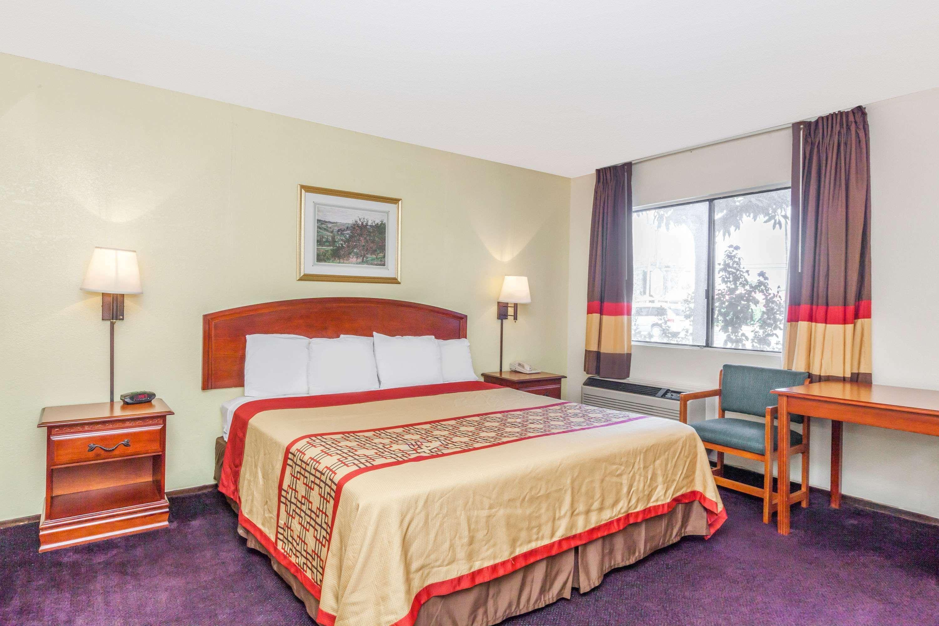 Super 8 By Wyndham Bakersfield/Central Dış mekan fotoğraf