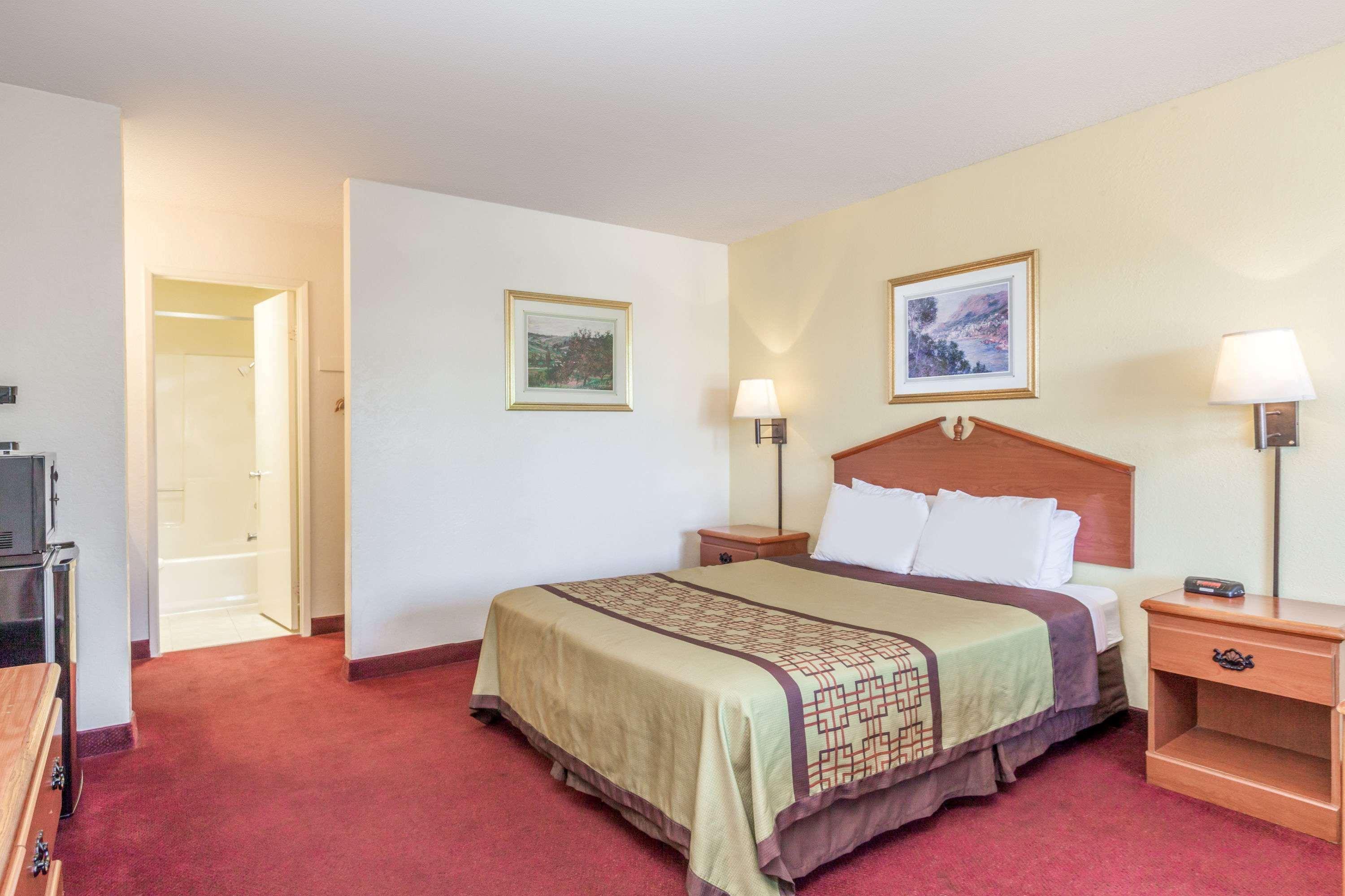 Super 8 By Wyndham Bakersfield/Central Dış mekan fotoğraf