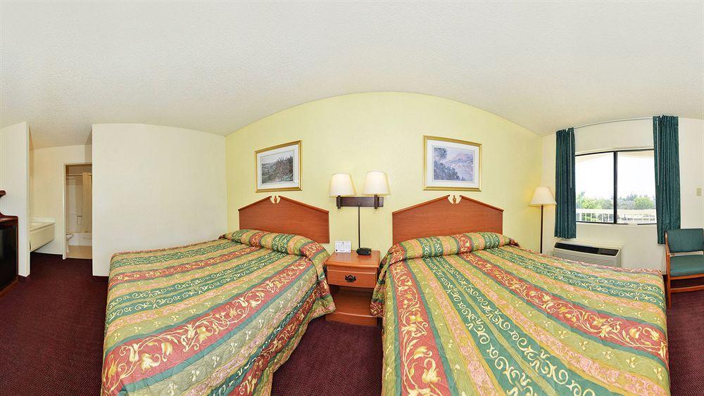 Super 8 By Wyndham Bakersfield/Central Dış mekan fotoğraf