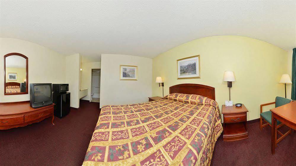 Super 8 By Wyndham Bakersfield/Central Dış mekan fotoğraf